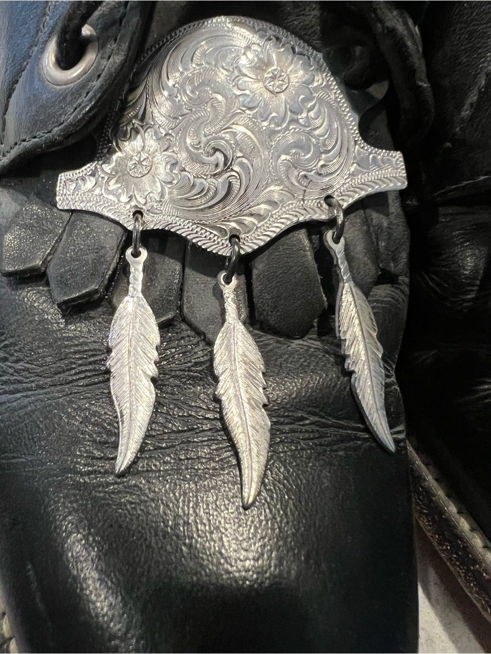 Montana Silversmiths Silver Engraved Boot Topper Kilties with Feather Dangles - Picture 4 of 5